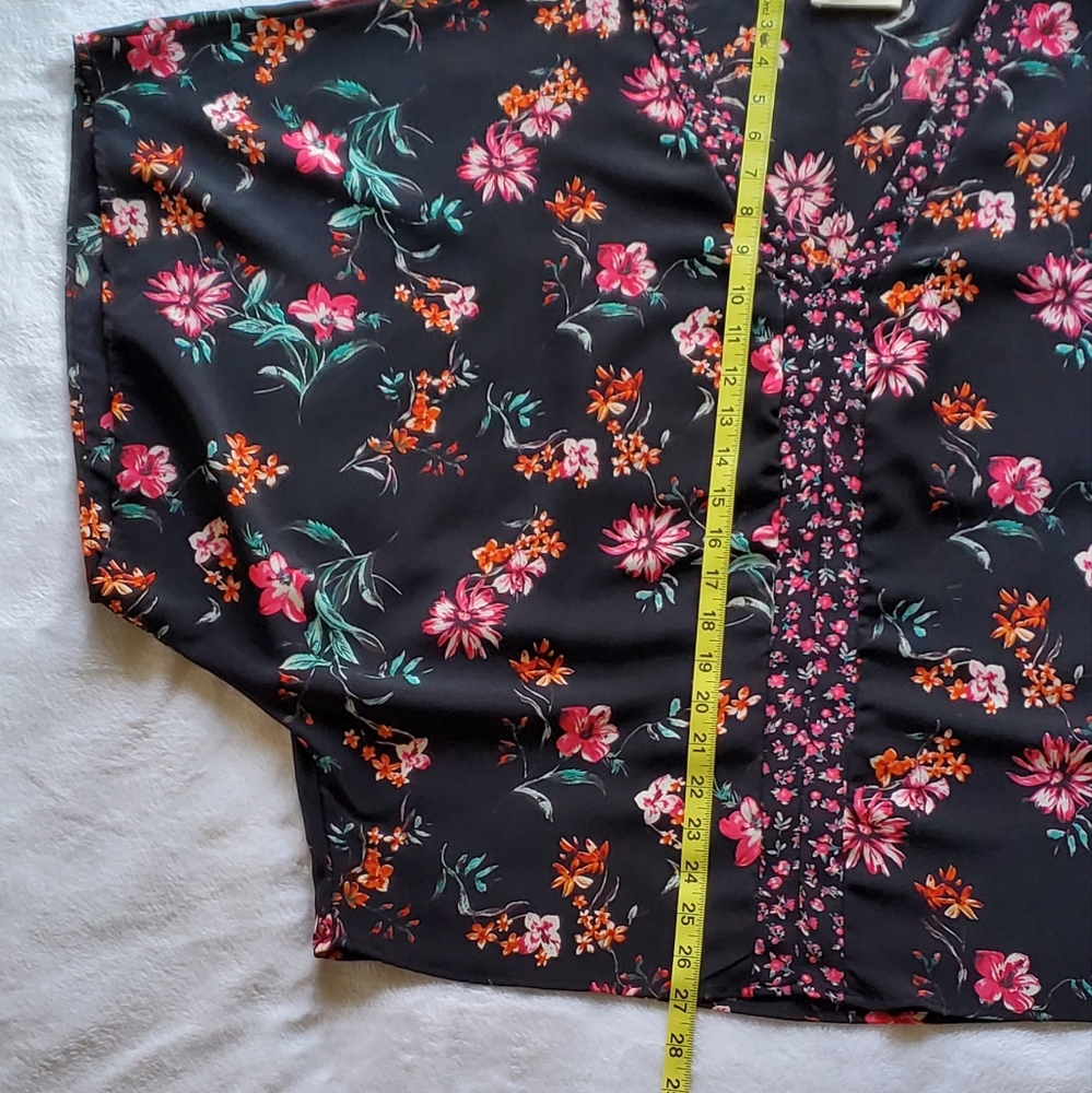 EUC - ee:some | Floral Loose Fit Blouse Size M - Picture 5 of 6